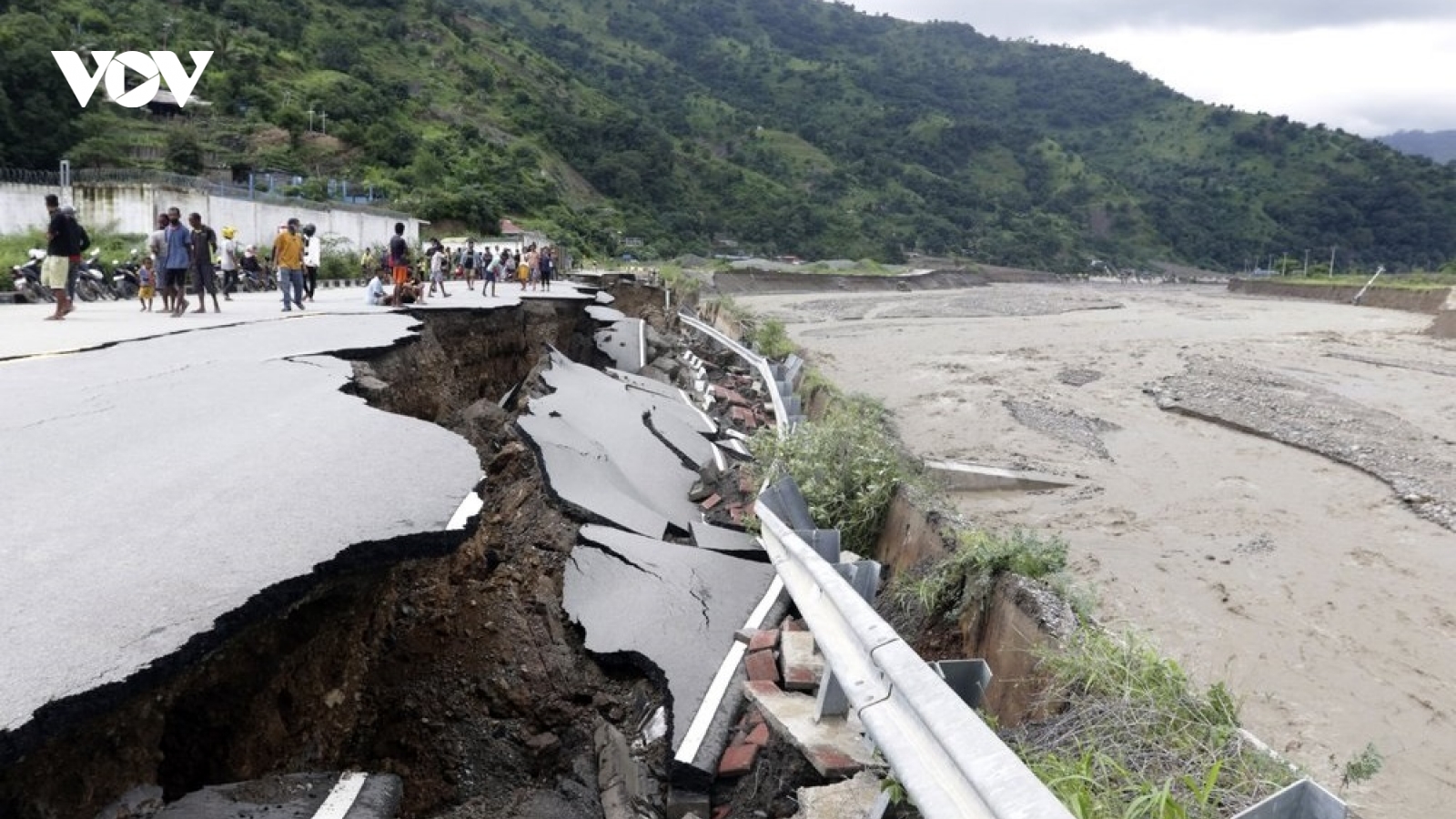 Bão nhiệt đới Indonesia: Số người chết gia tăng, nhiều cư dân bị cô lập