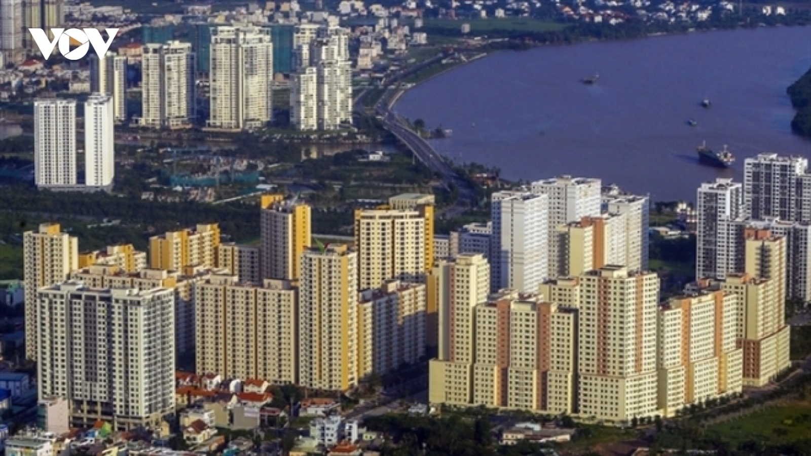 Doanh nghiệp bất động sản làm ăn ra sao giữa cơn 'sốt đất'?