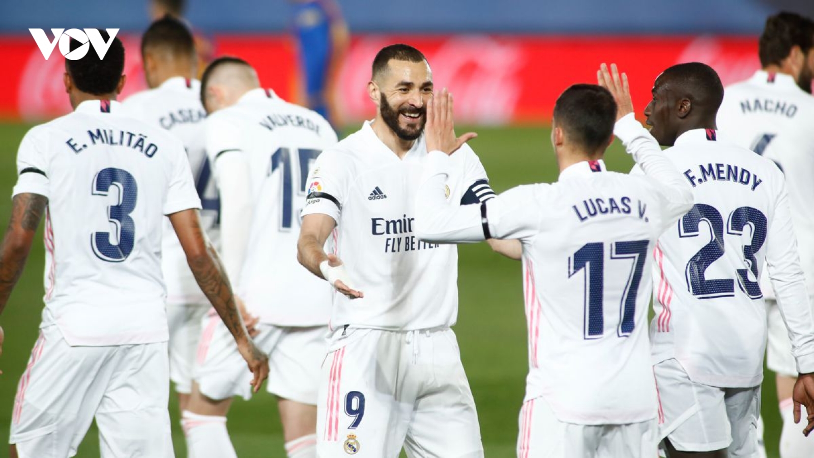 Real Madrid hạ đẹp Barca trong trận siêu kinh điển, tạm dẫn đầu La Liga