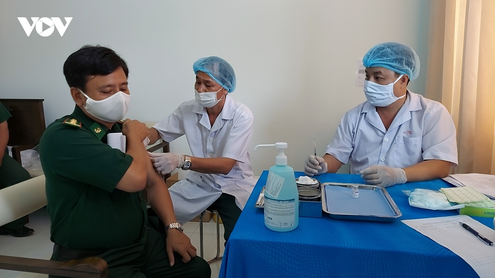 Kiên Giang: Tiêm ngừa Covid-19 đầu tiên cho cán bộ chiến sỹ Bộ đội Biên phòng