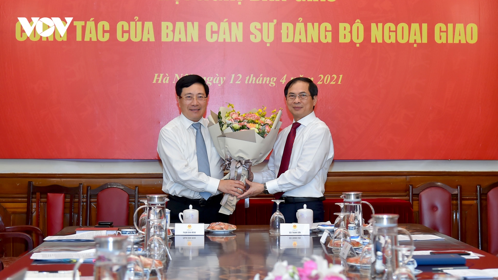 Ông Phạm Bình Minh bàn giao nhiệm vụ cho tân Bộ trưởng Ngoại giao Bùi Thanh Sơn
