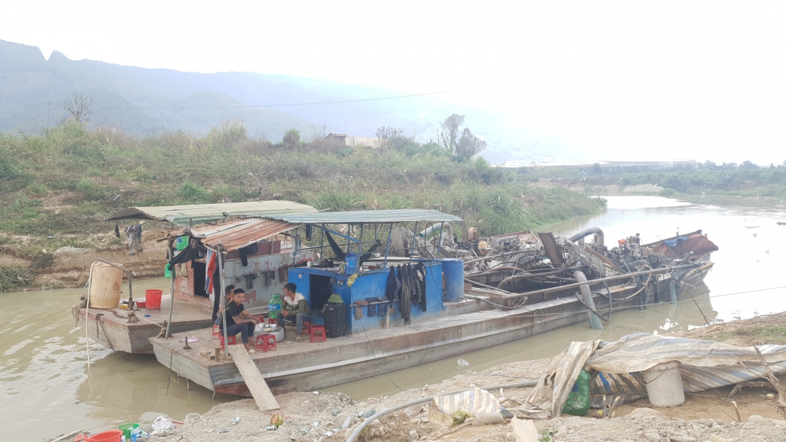 Nông dân kêu cứu vì nước sông Đa Nhim bị ô nhiễm do khai thác cát