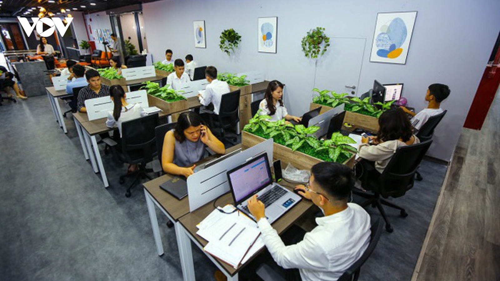 Bất động sản xếp đầu bảng về mức lương "khủng", ngành IT có nhu cầu tuyển dụng lớn