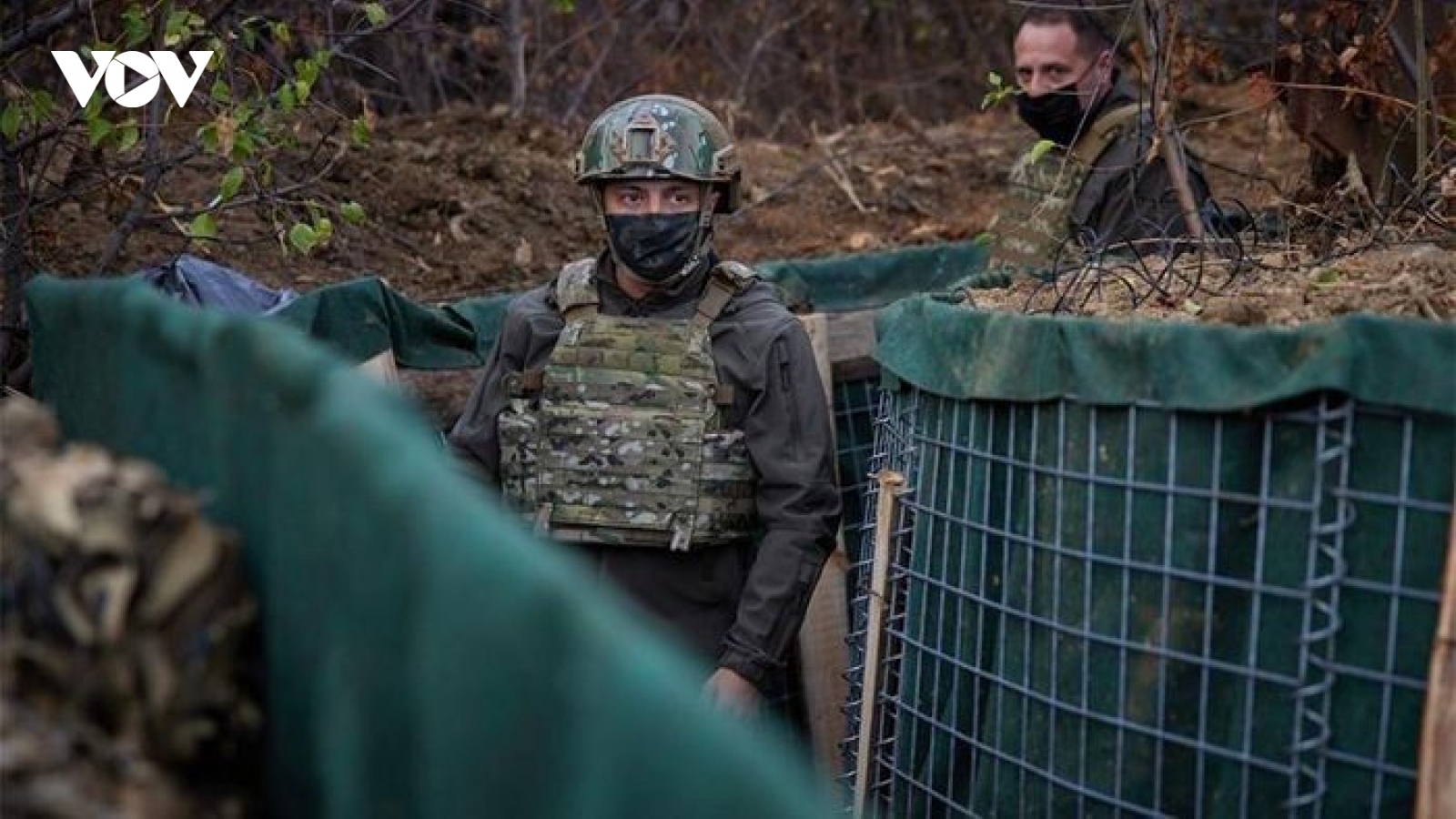 Chiến sự Donbass “nóng” trở lại, Ukraine trừng phạt Nga