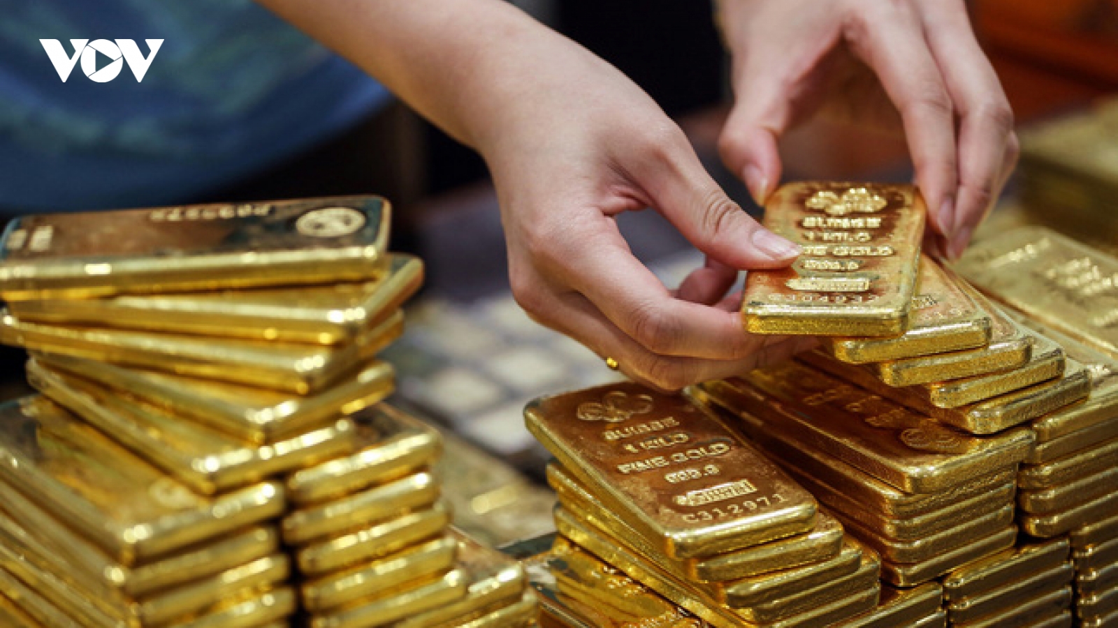 Giá vàng trong nước diễn biến ngược chiều với vàng thế giới