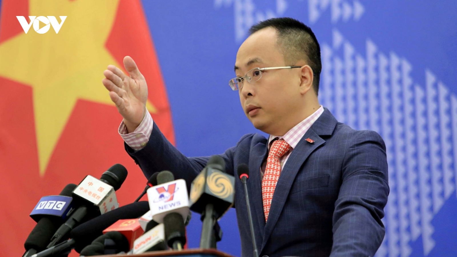 Việt Nam lên tiếng trước việc Trung Quốc đưa tàu sân bay đến Biển Đông