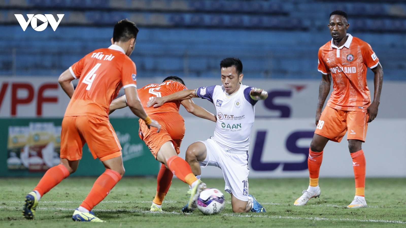 Hà Nội FC thua "đau" Bình Định trong ngày ra mắt chính thức của HLV Park Choong-kyun