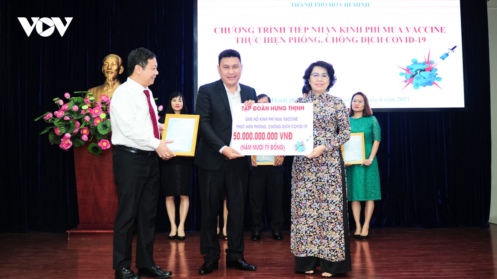 Tập đoàn Hưng Thịnh trao tặng 50 tỷ đồng mua vaccine phòng ngừa Covid-19