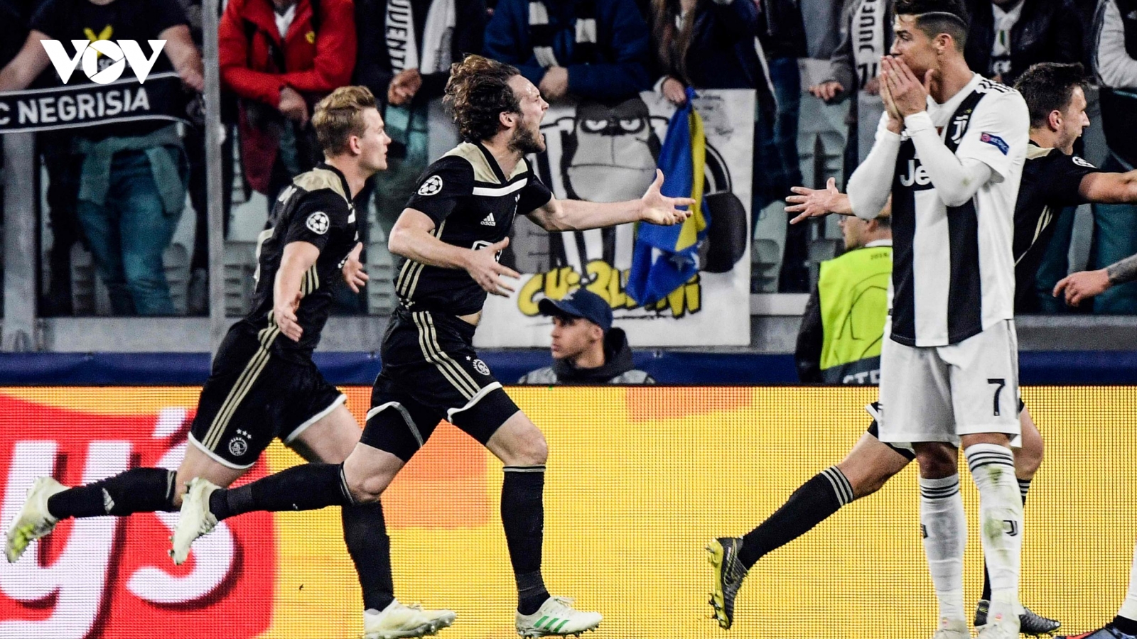 Ngày này năm xưa: Ronaldo bất lực nhìn Juventus bị loại ở Champions League 