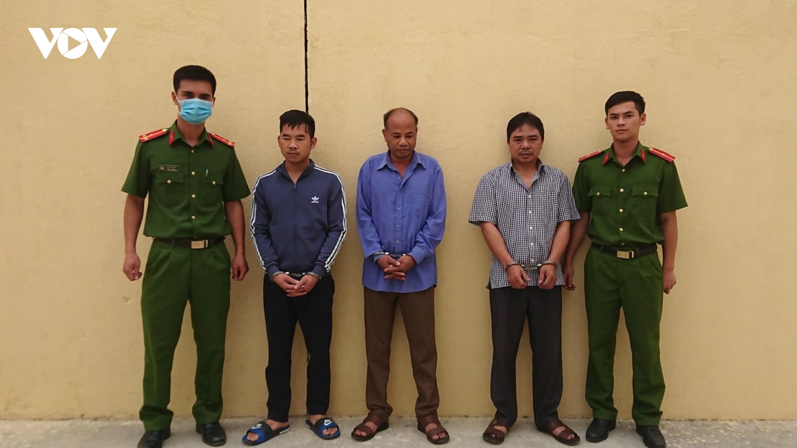 Đường dây lô đề mỗi ngày giao dịch gần 4 tỷ đồng, được canh phòng cẩn mật
