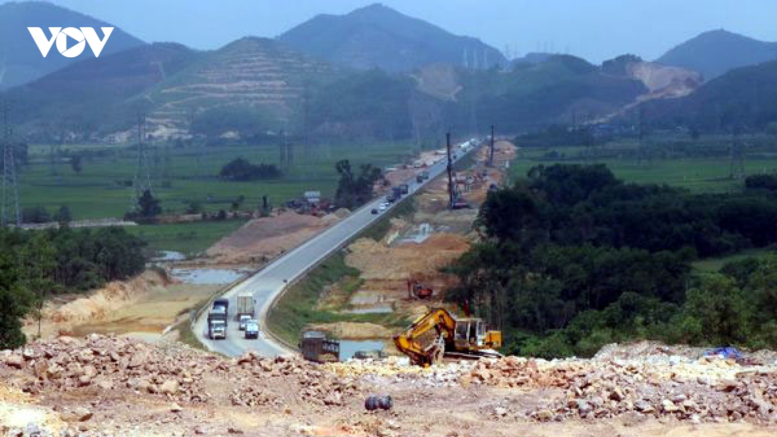 Đẩy nhanh tiến độ thi công cao tốc Cam Lộ - La Sơn