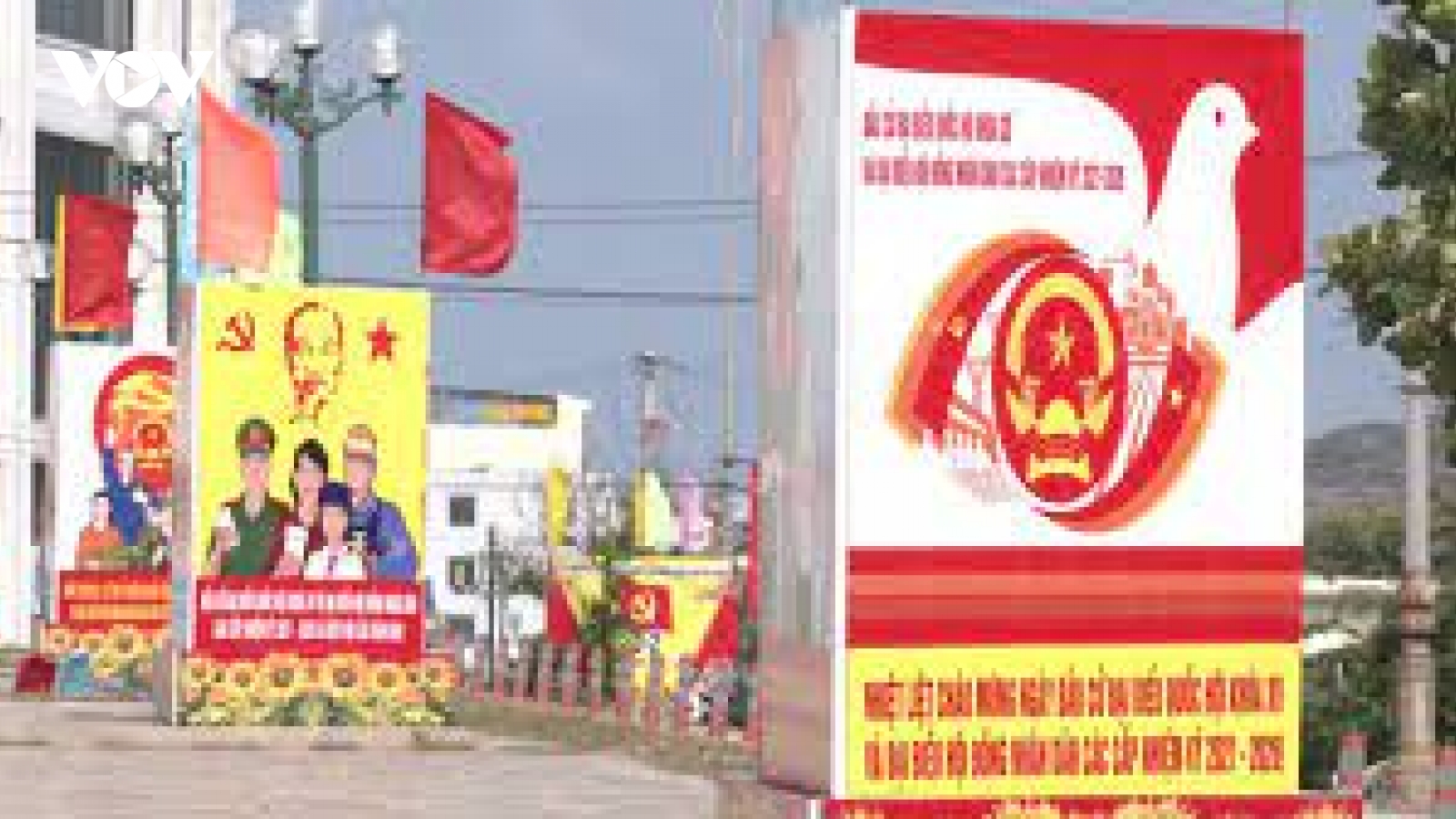 Lý Sơn tăng cường tuyên truyền bầu cử đến ngư dân trên biển