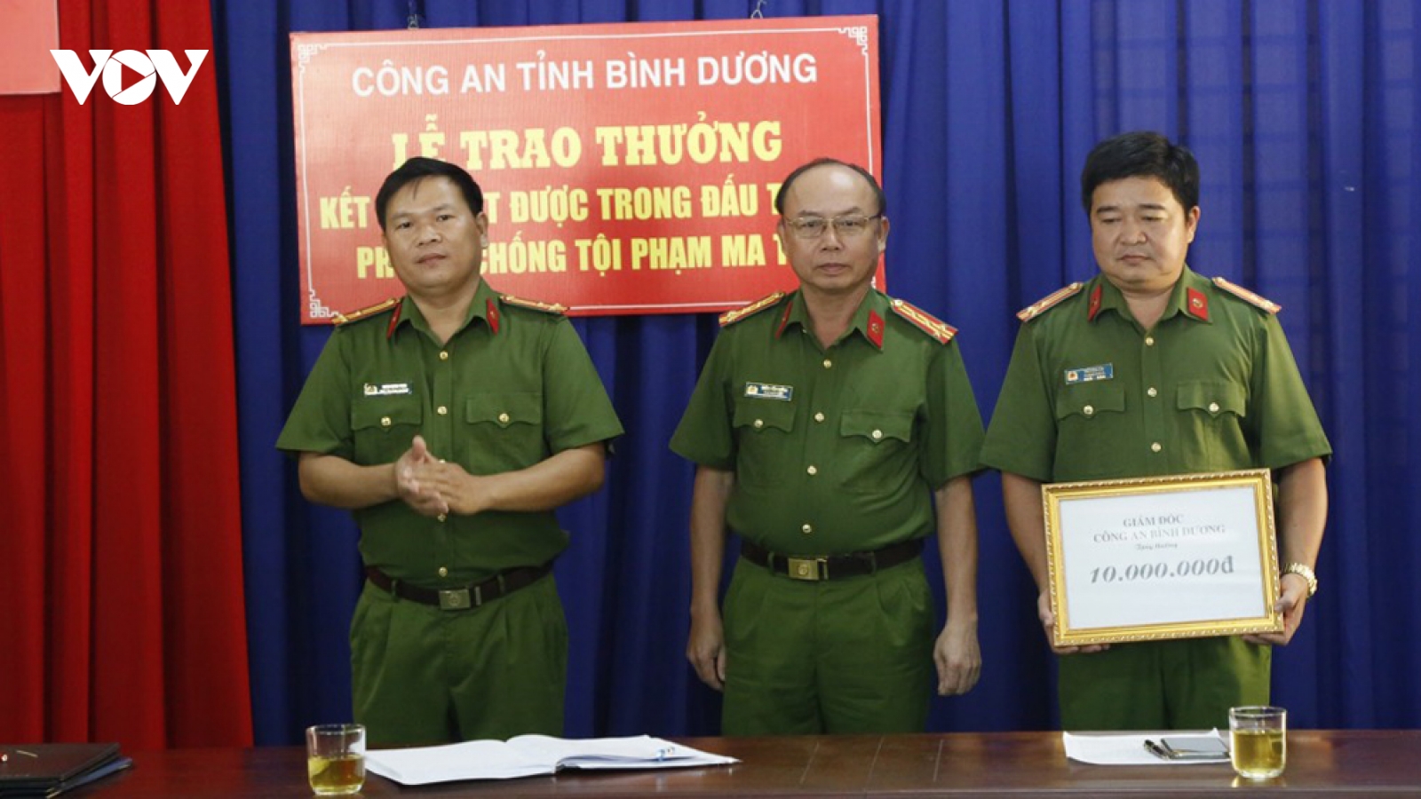 Khen thưởng Ban chuyên án triệt phá đường dây ma túy “khủng” ở Bình Dương