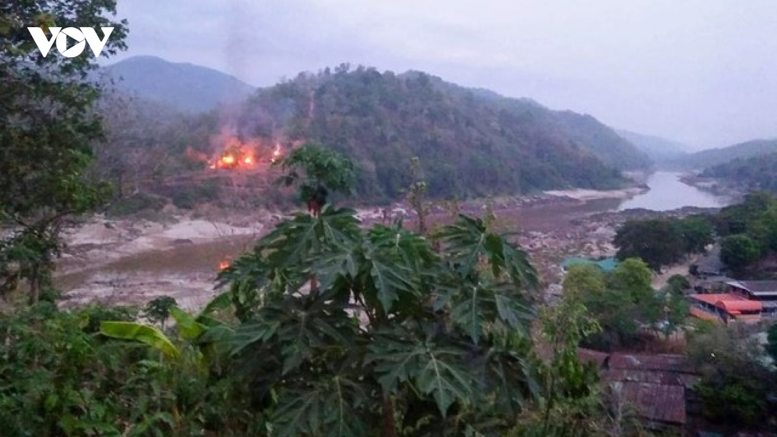 Biên giới Myanmar tiếp giáp Thái Lan nóng lên: Một thủ lĩnh biểu tình bị truy tố
