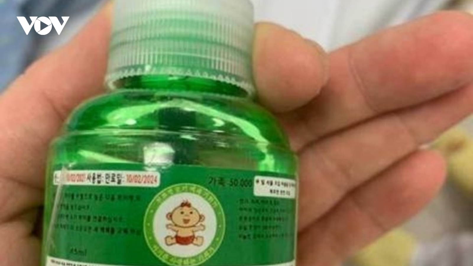 Tinh dầu đuổi muỗi khiến 4 người ở Hoà Bình nhập viện chứa thuốc trừ sâu