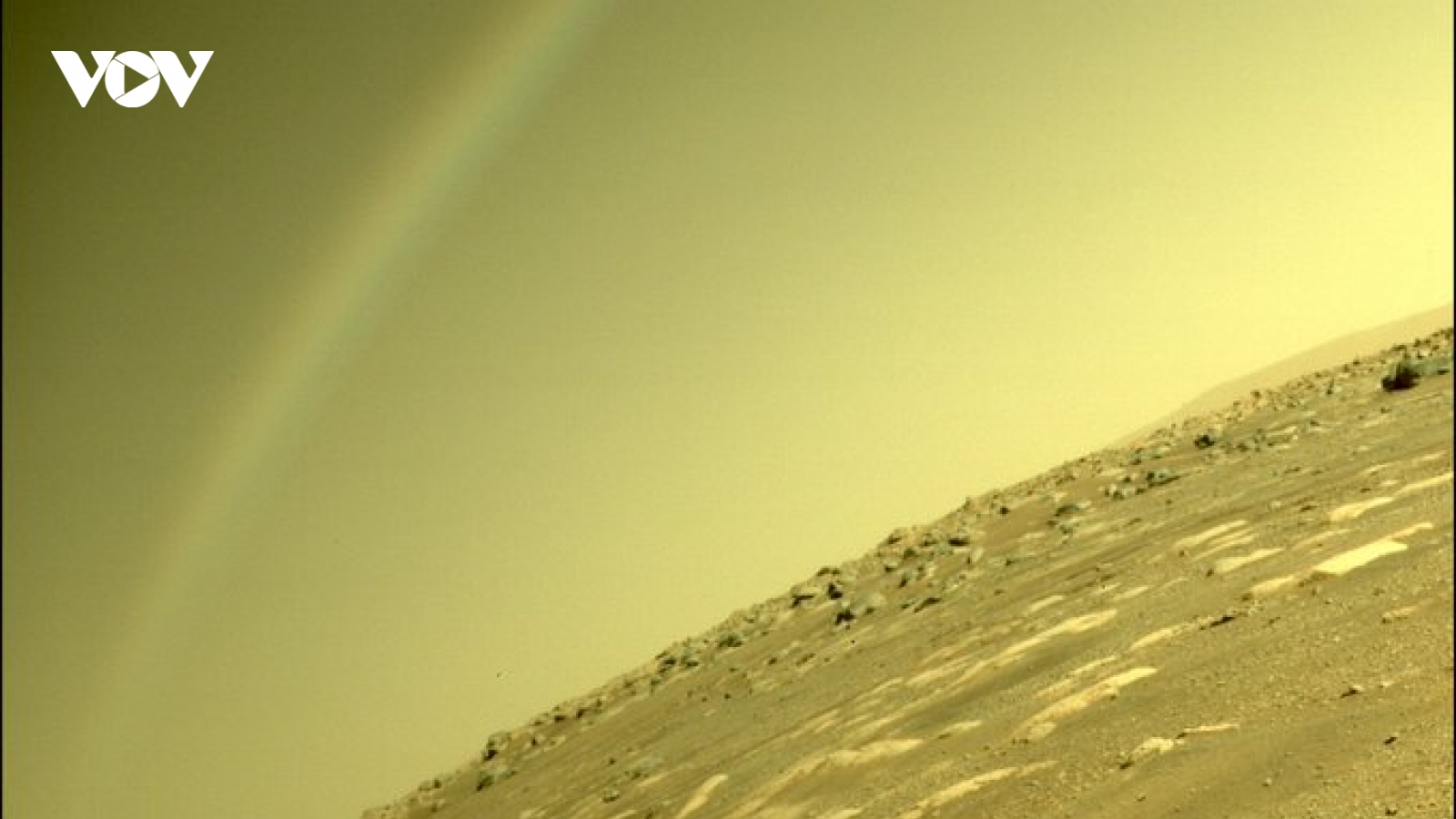 NASA lý giải hiện tượng cực hiếm “cầu vồng” xuất hiện trên sao Hỏa