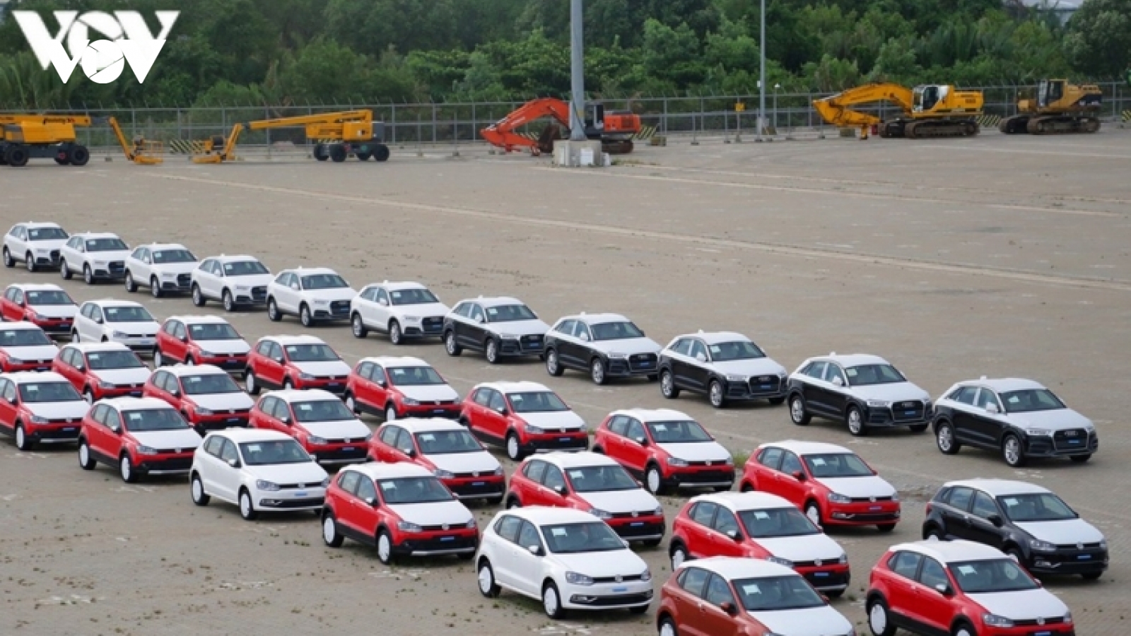 Xe nhập khẩu tăng mạnh về số lượng trong tháng 3