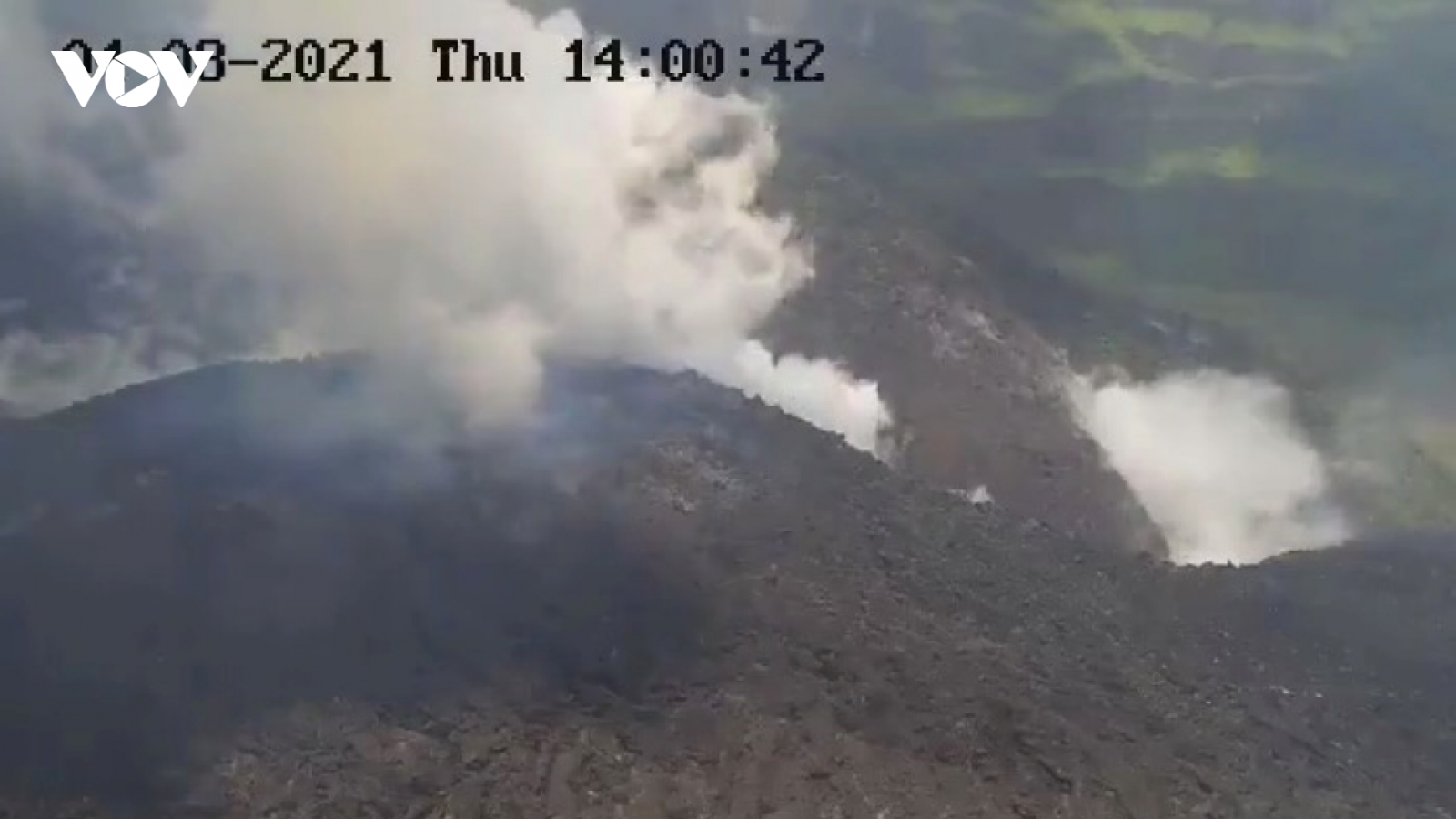 Núi lửa La Soufriere phun cột tro cao 10 km khiến hàng nghìn người phải sơ tán