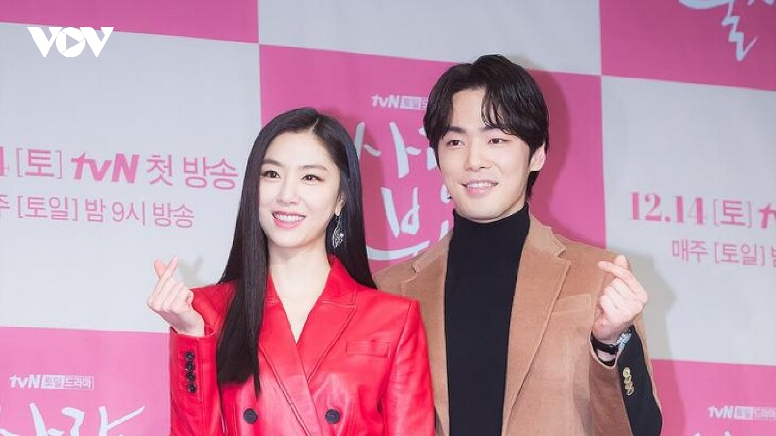 Sau Hyun Bin - Son Ye Jin, thêm một cặp đôi "Hạ cánh nơi anh" đang hẹn hò?