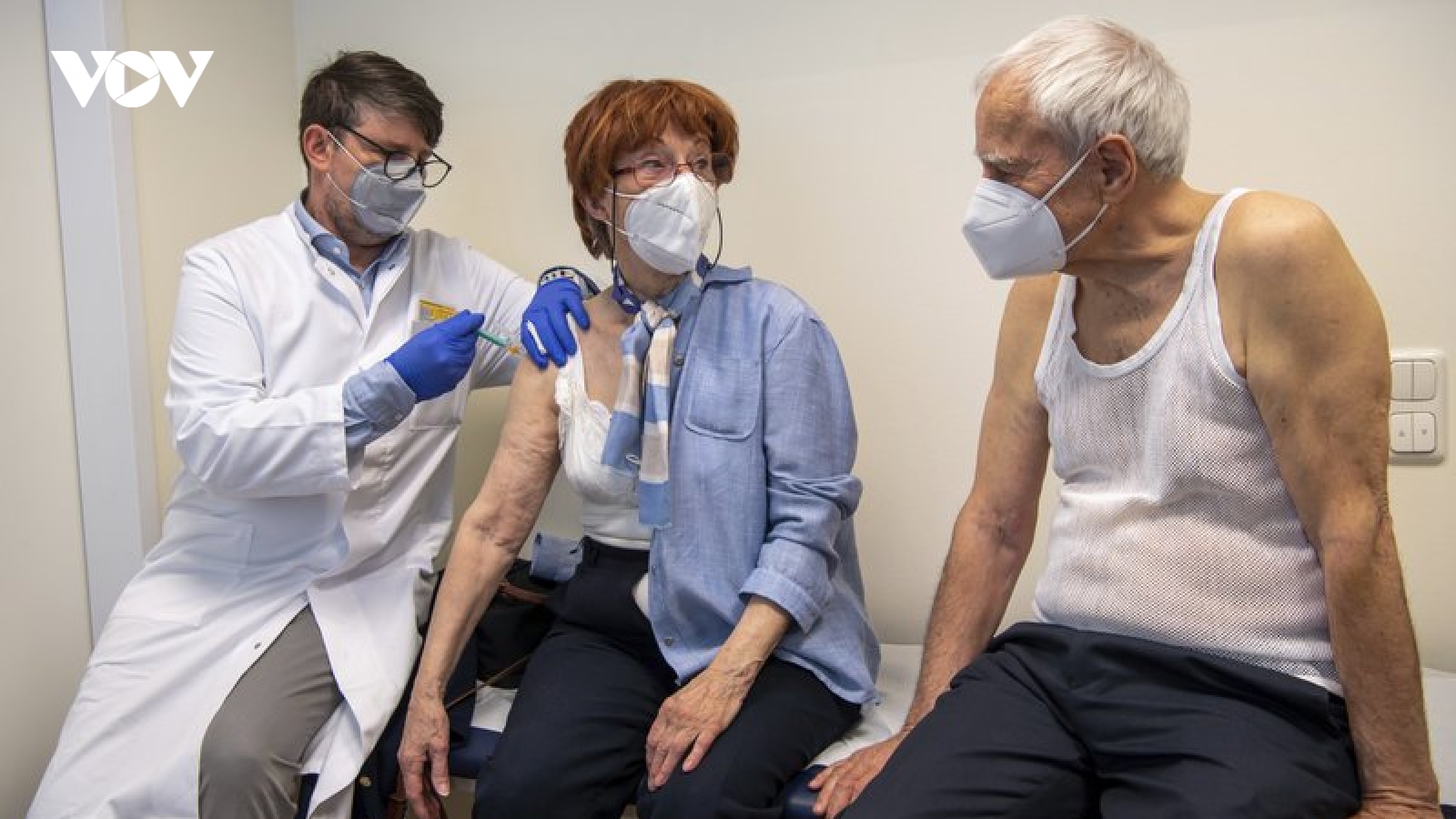 Các quốc gia EU hỗ trợ hàng chục nghìn liều vaccine Covid-19 cho CH Séc
