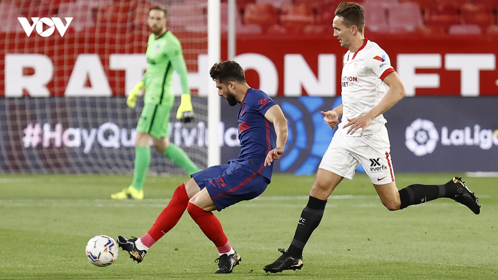 Atletico Madrid thua Sevilla, Barca có thời cơ áp sát ngôi đầu La Liga