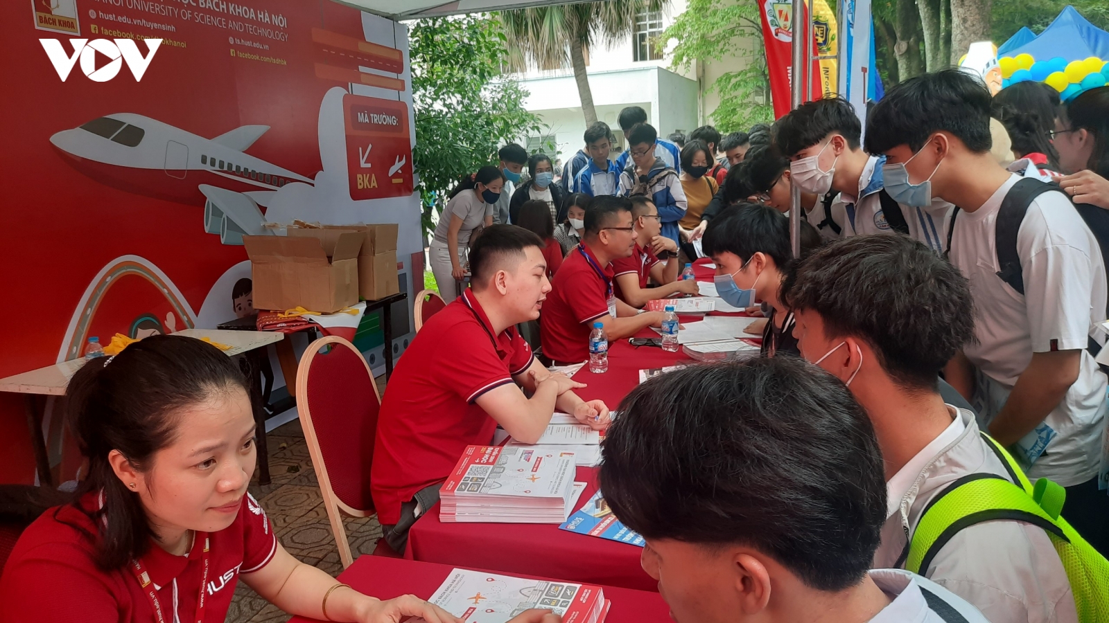Học ngành gì để ra trường có việc tốt, lương cao?