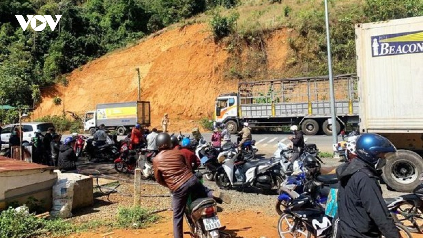 Trên đường về thăm nhà, 2 nữ sinh viên bị xe tải tông thiệt mạng