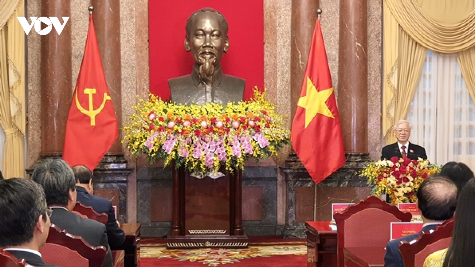 Bàn giao công tác giữa Tổng Bí thư Nguyễn Phú Trọng và Chủ tịch nước Nguyễn Xuân Phúc