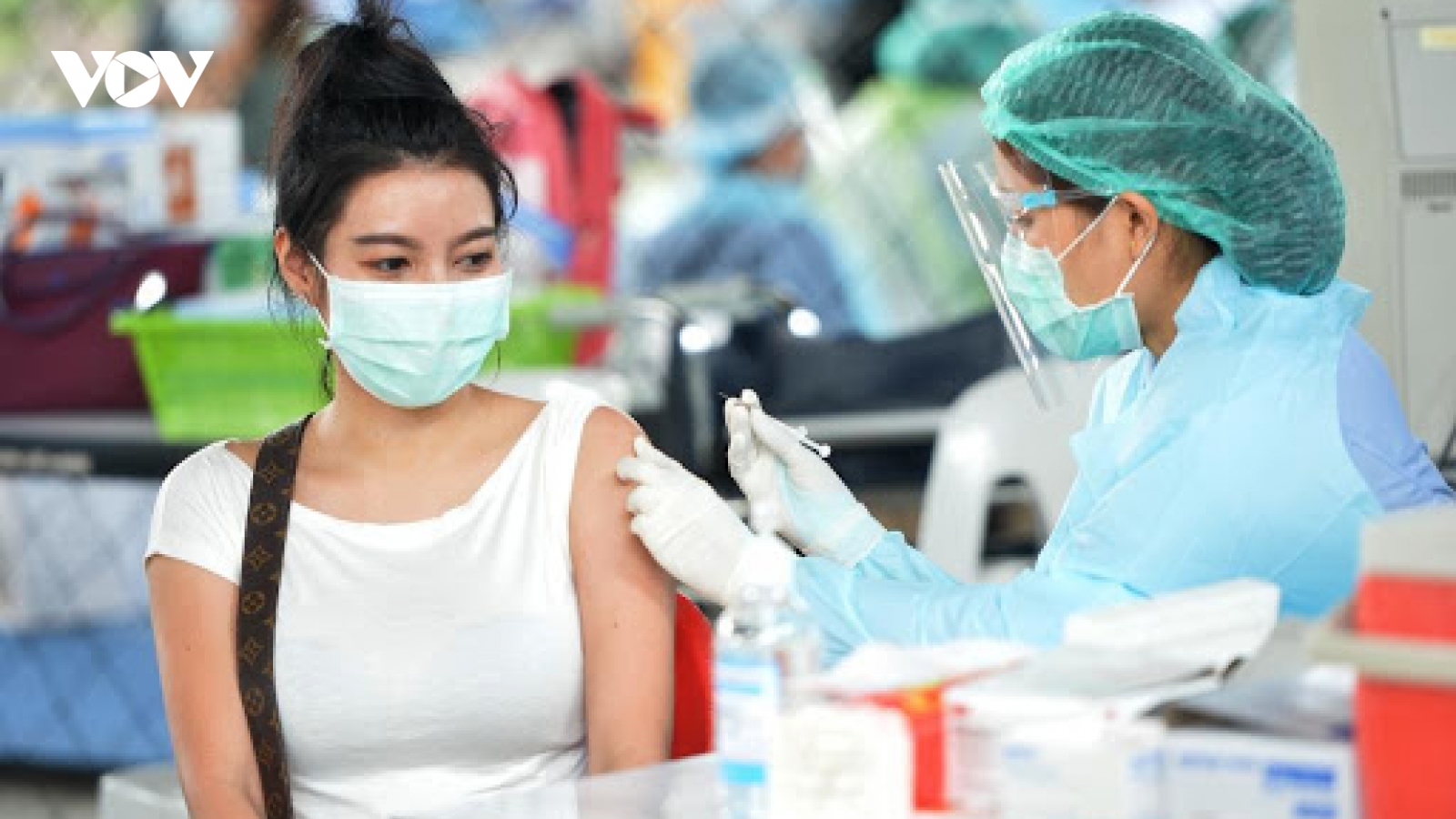 Liên đoàn công nghiệp Thái Lan đề xuất dùng trạm xăng làm địa điểm tiêm Covid-19