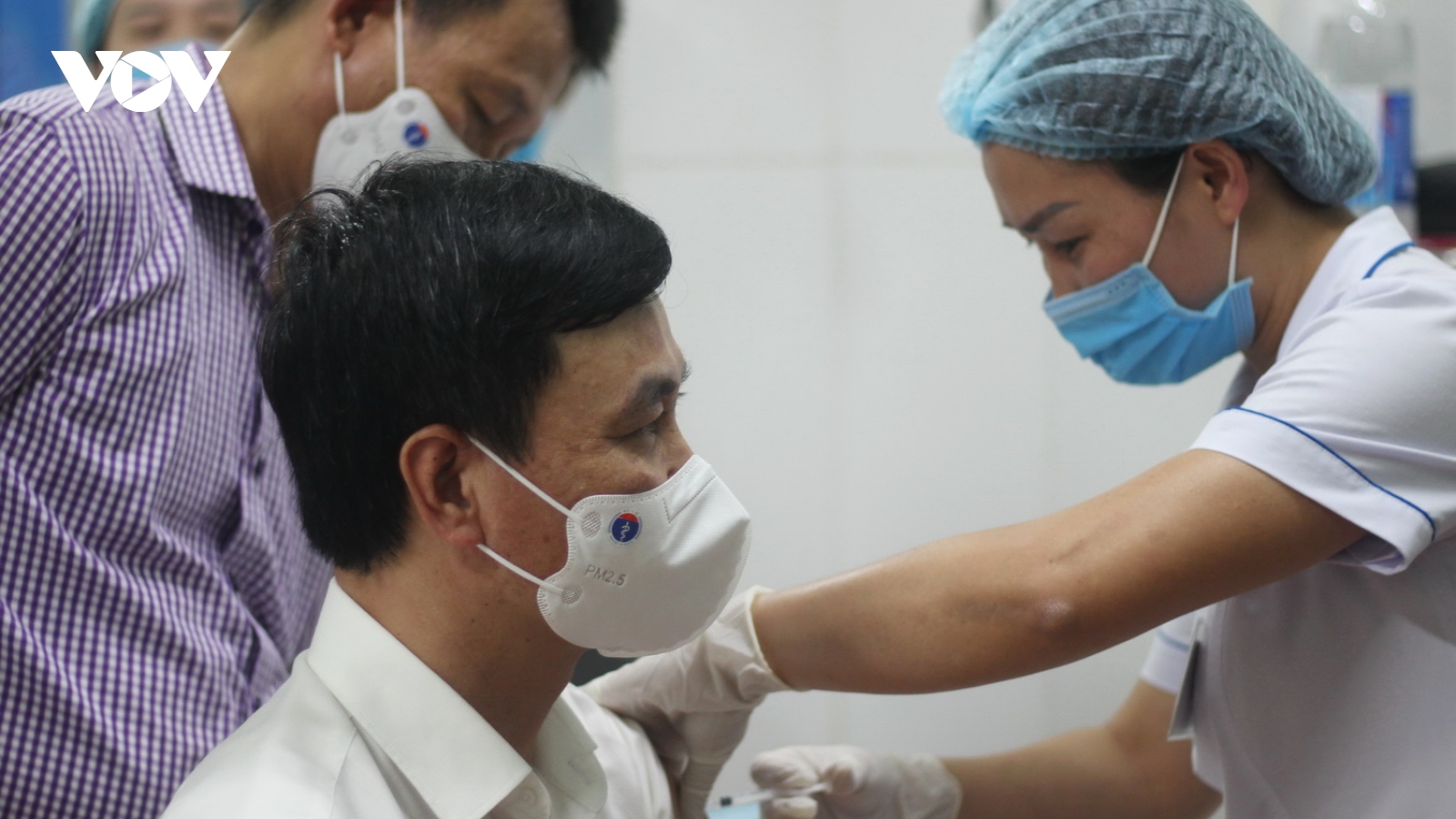 Quảng Bình, Đà Nẵng và Bến Tre bắt đầu tiêm vaccine COVID-19 cho người dân 