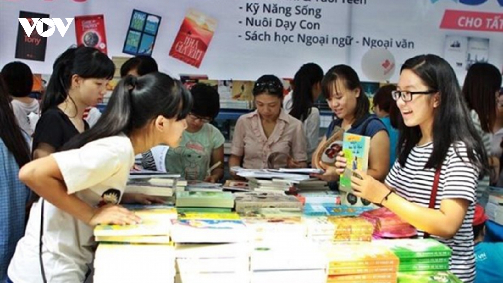 Giới trẻ ngày nay có thờ ơ với sách?