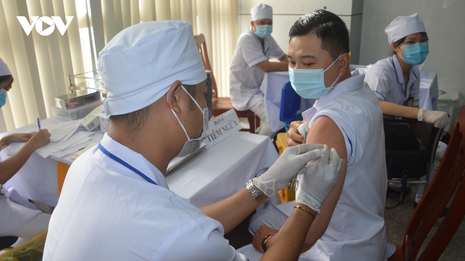 Sóc Trăng chính thức tiêm vaccine phòng COVID-19