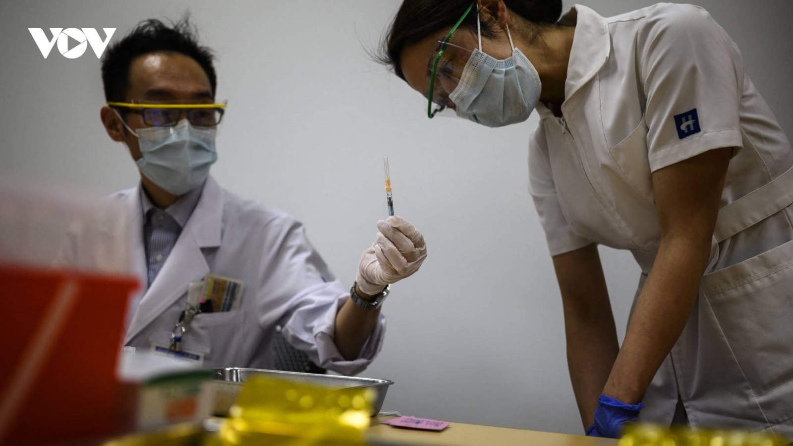 Nhân viên y tế Nhật Bản mắc Covid-19 sau khi tiêm vaccine