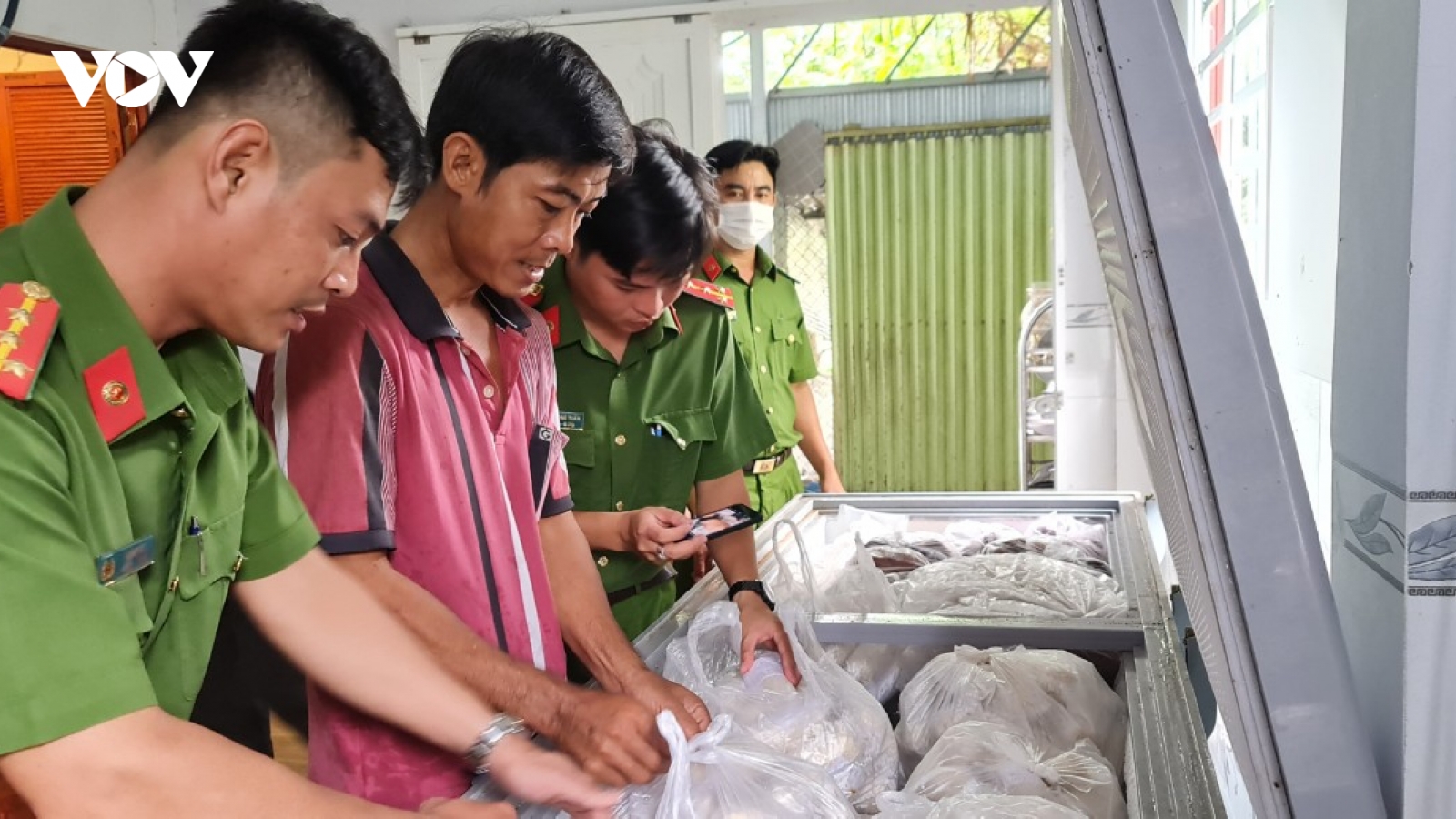 Thu giữ 3 tấn thực phẩm chay không rõ nguồn gốc tại An Giang