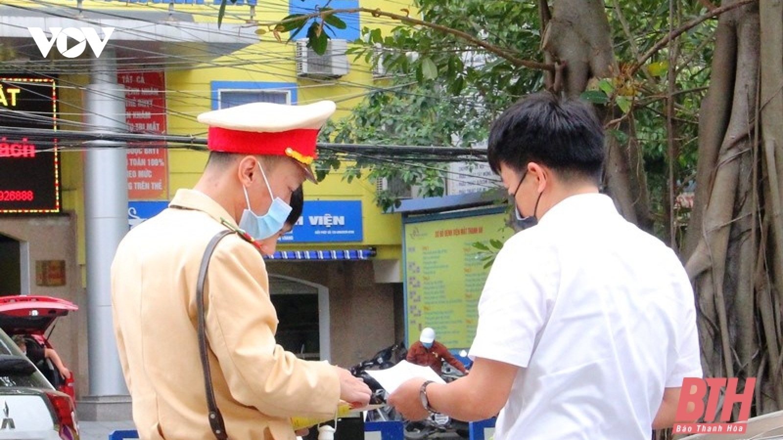 Phạt 25 triệu đồng thanh niên in chữ "Đoàn từ thiện..." để thông chốt kiểm dịch
