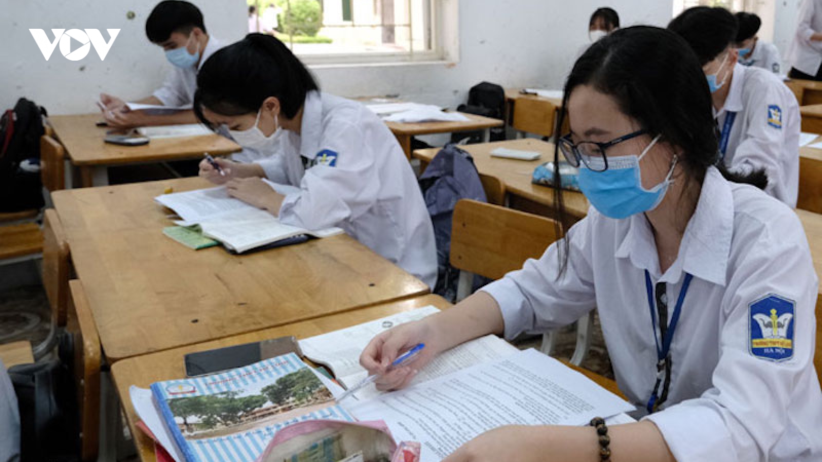 Hà Nội yêu cầu học sinh lớp 9 và lớp 12 không đi ra khỏi thành phố