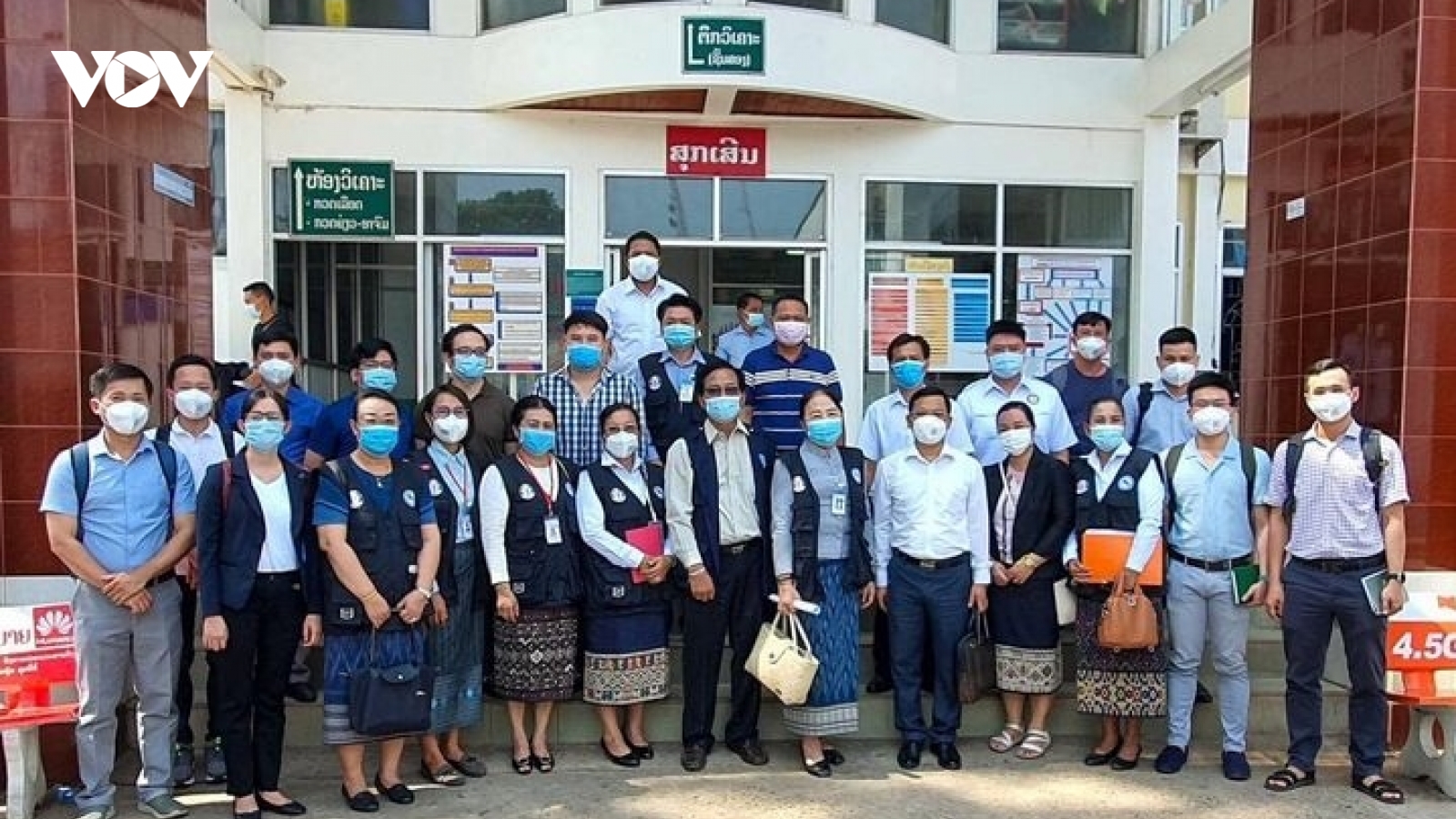 Chuyên gia Việt Nam hỗ trợ Lào kiểm soát hiệu quả dịch COVID-19