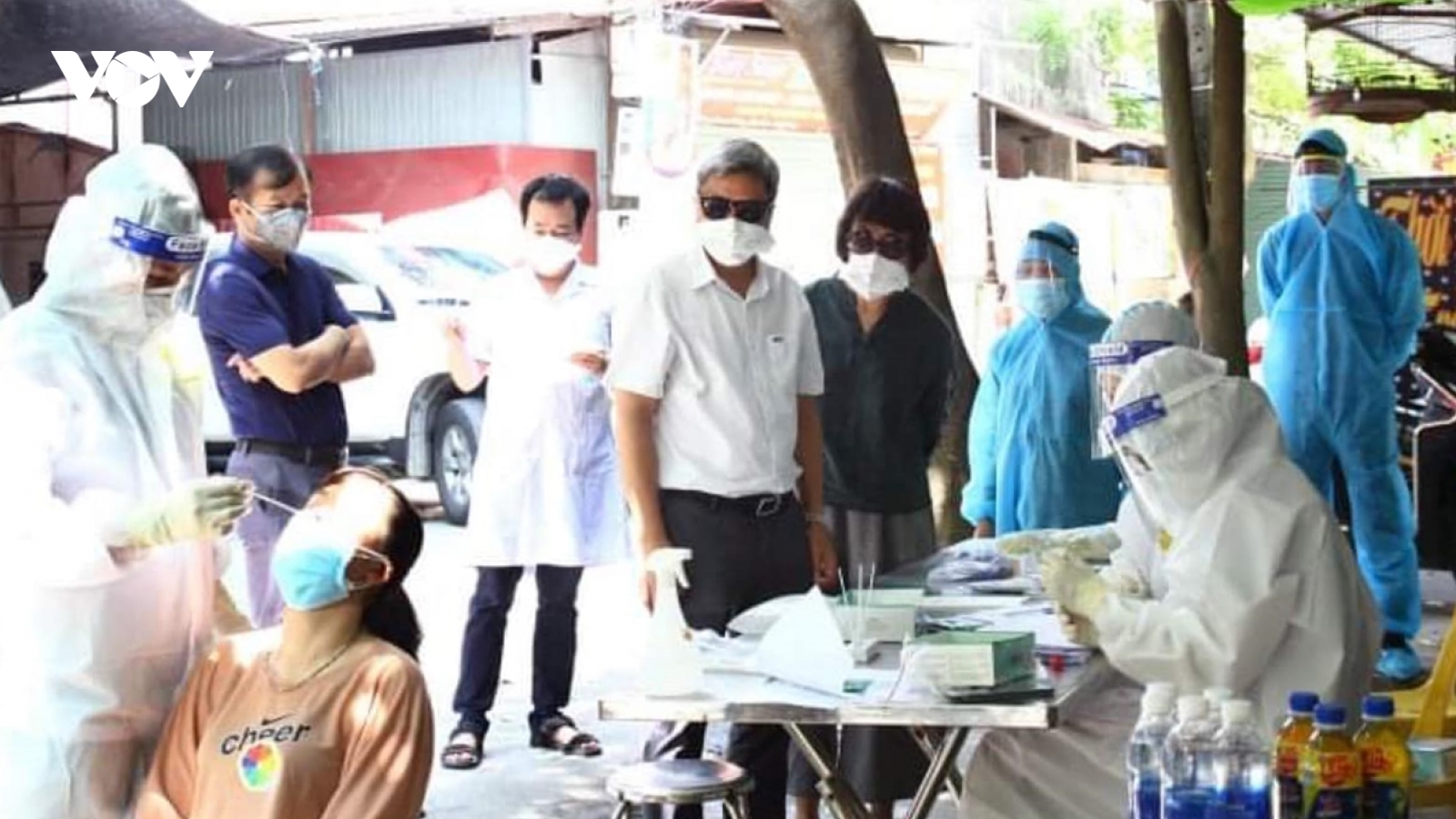 Thứ trưởng Nguyễn Trường Sơn kiểm tra triển khai test nhanh tại Bắc Giang
