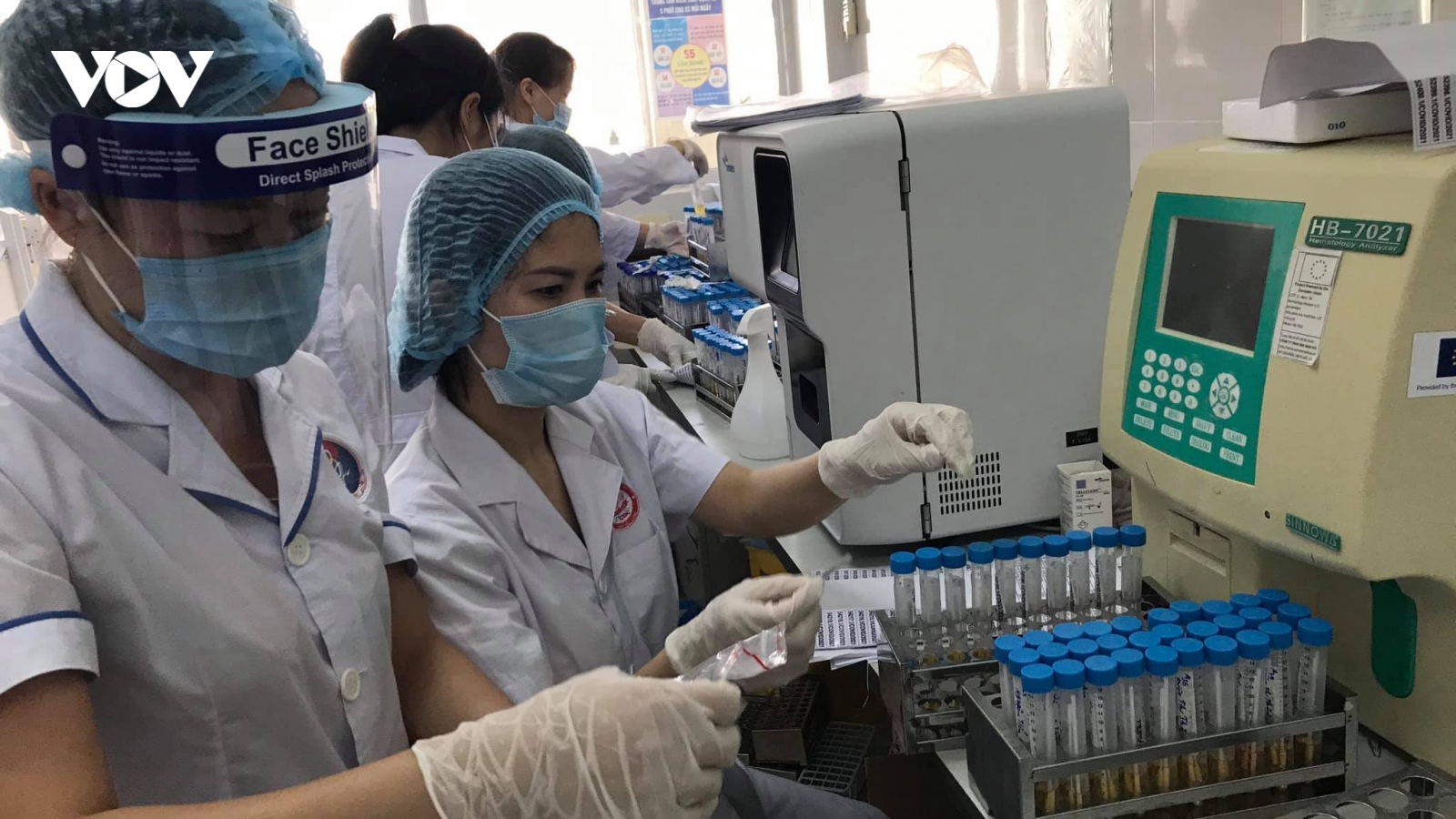 Bắc Giang cải thiện khâu lấy mẫu xét nghiệm và cách ly chống dịch COVID-19