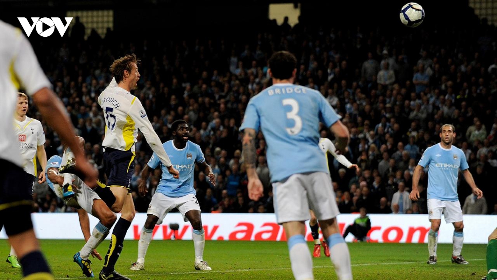 Ngày này năm xưa: Tottenham lần đầu đoạt vé dự Champions League