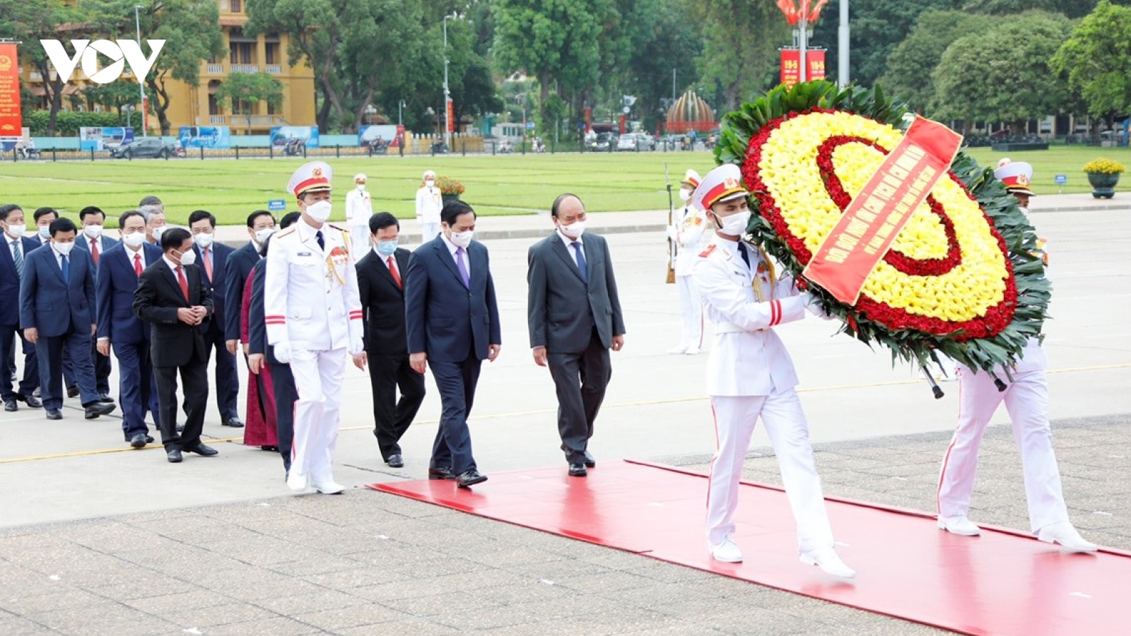 Đoàn đại biểu lãnh đạo Đảng, Nhà nước vào Lăng viếng Chủ tịch Hồ Chí Minh