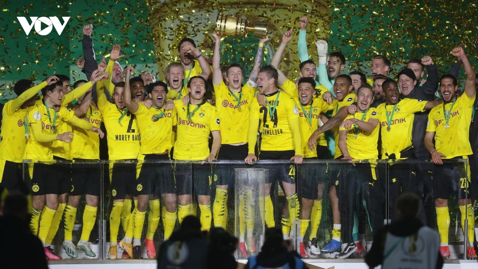 Haaland rực sáng ở chung kết Cúp QG Đức, sở hữu danh hiệu đầu tiên cùng Dortmund