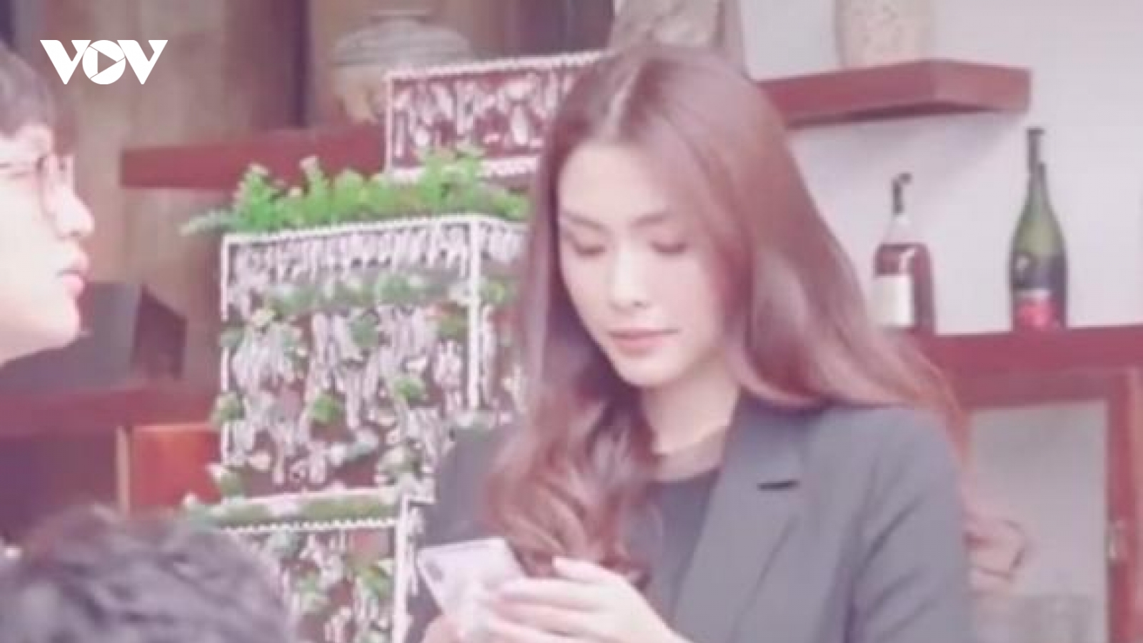 Chuyện showbiz: Tăng Thanh Hà khoe nhan sắc đỉnh cao dưới ống kính của "team qua đường"