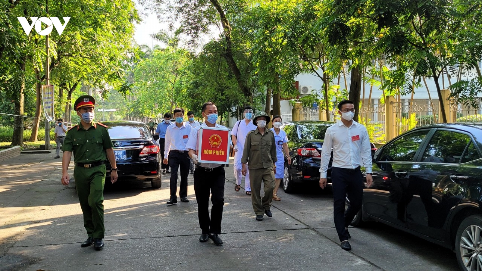 Cử tri lần đầu tiên được bầu cử trong hoàn cảnh đặc biệt tại khu cách ly tại Bắc Ninh