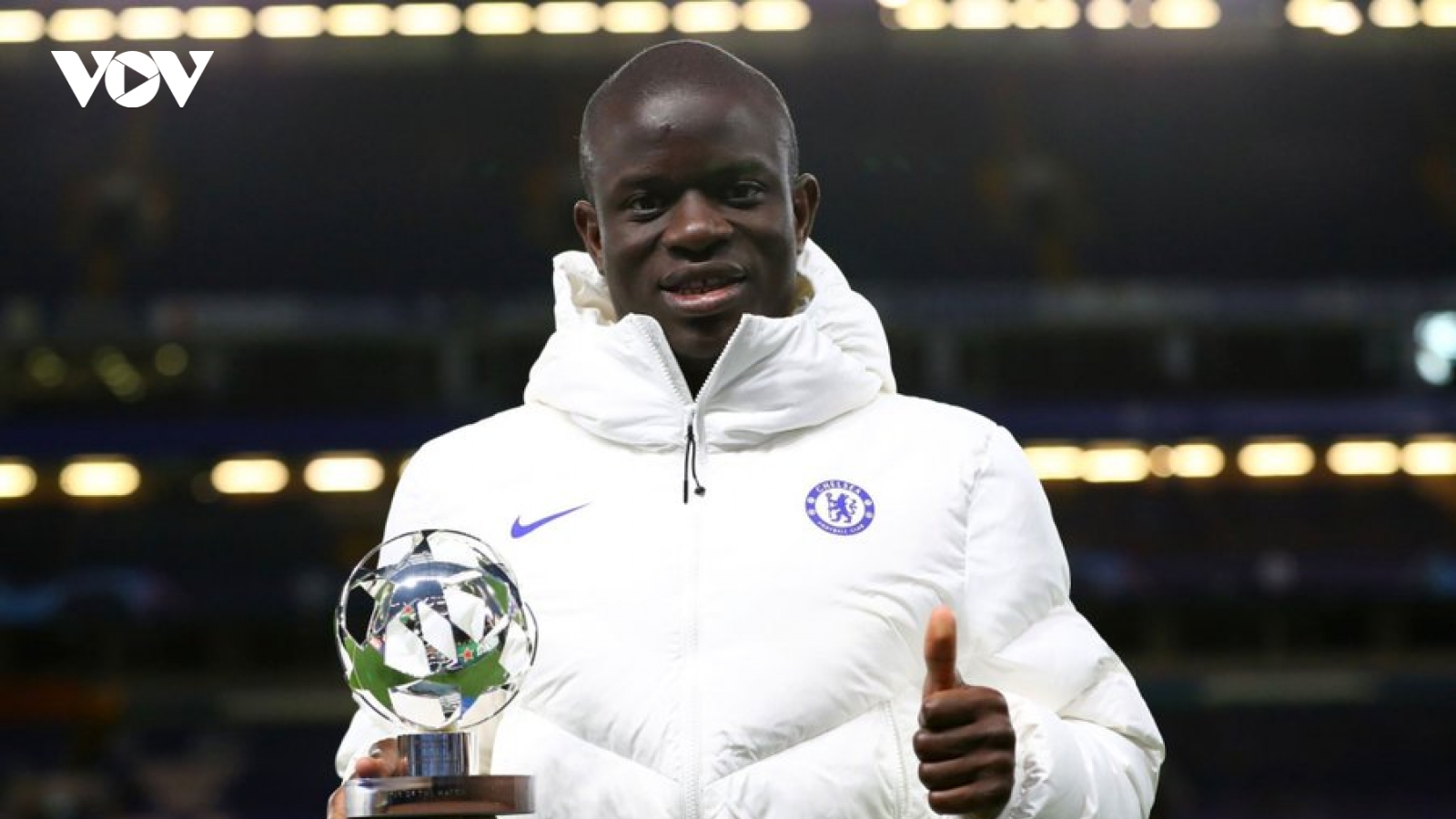 Biếm họa 24h: Kante tiết kiệm... tiền cho UEFA