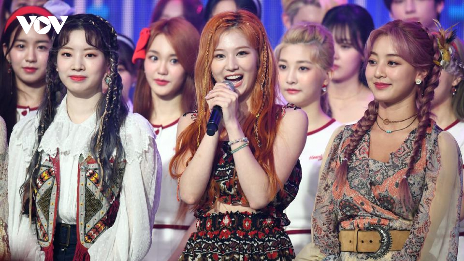 Vượt Blackpink, Twice san bằng kỷ lục của BTS
