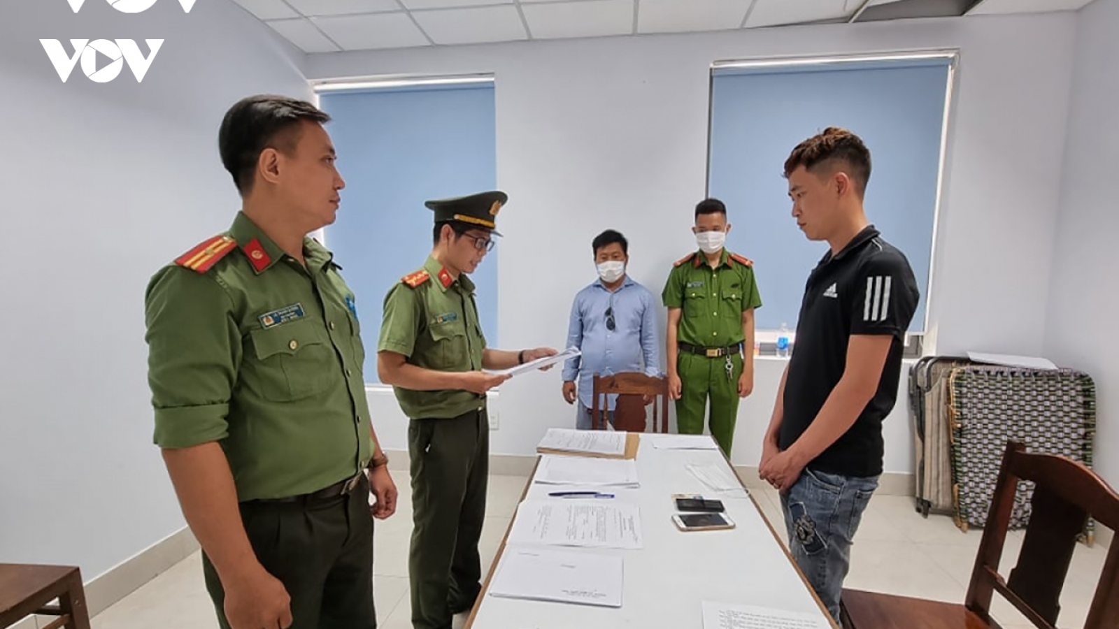 Khởi tố vụ núp bóng chuyên gia đưa người nước ngoài nhập cảnh trái phép