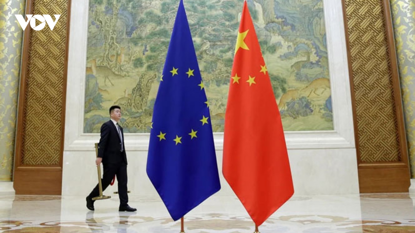 Căng thẳng vì lệnh trừng phạt, EU hoãn phê chuẩn thỏa thuận đầu tư với Trung Quốc