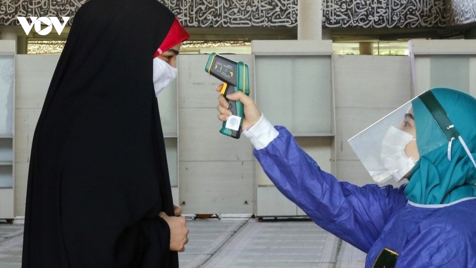 Hơn 100.000 y tá Iran mắc Covid-19, 120 người tử vong