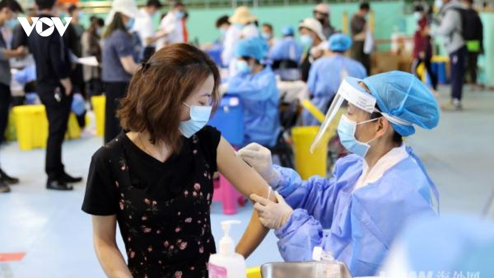 Trung Quốc trở thành quốc gia đầu tiên hoàn thành tiêm 500 triệu liều vaccine Covid-19